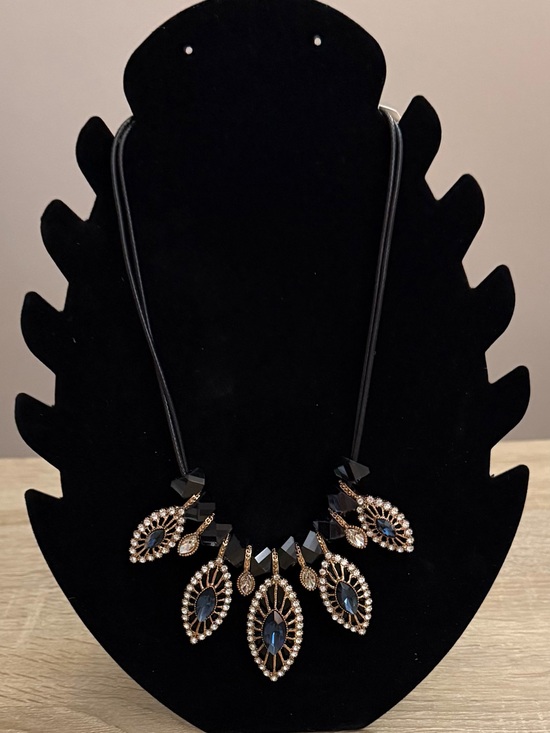 Jewelry - New Black & Gold Statement Rhinestone Necklace